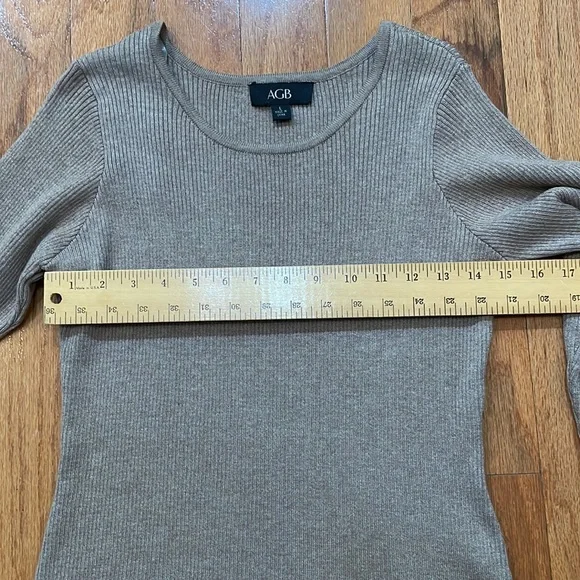 AGB Dress Size Large NWT  Heather Taupe Color 2 accent pockets Sweater Tunic - Picture 2 of 14